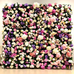 Фотозона-стена из цветов