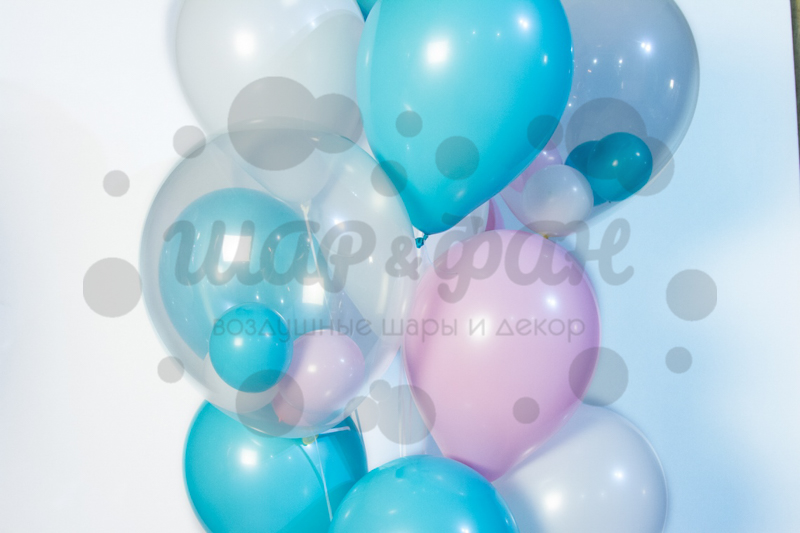 голубые, розовые и прозрачные шары