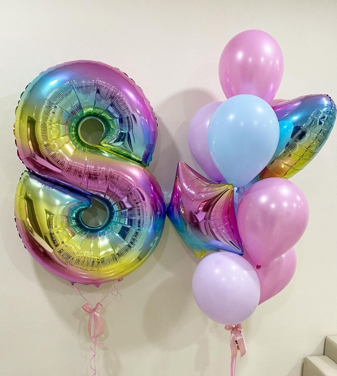 разноцветные шары с радужной цифрой девочке на 8 лет