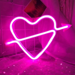 Световая фигура Сердце, со стрелой, 18*28 см. Розовый