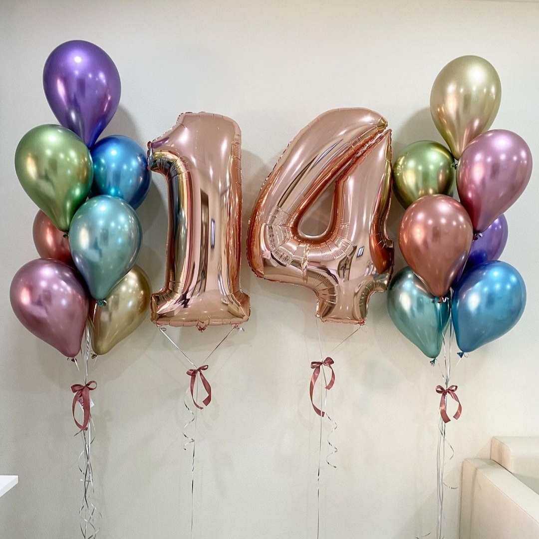 разноцветные металлические шары с фольгированными цифрами на 14 лет