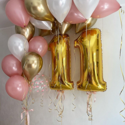 Розовые, белые и золотые шары с фольгированными цифрами