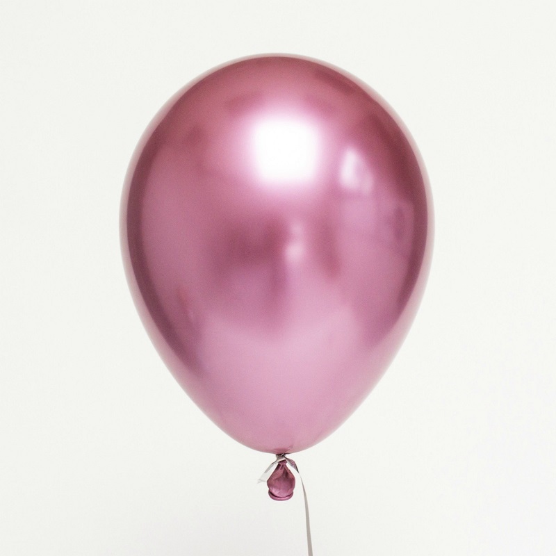 розовое облако с хромированными шарами