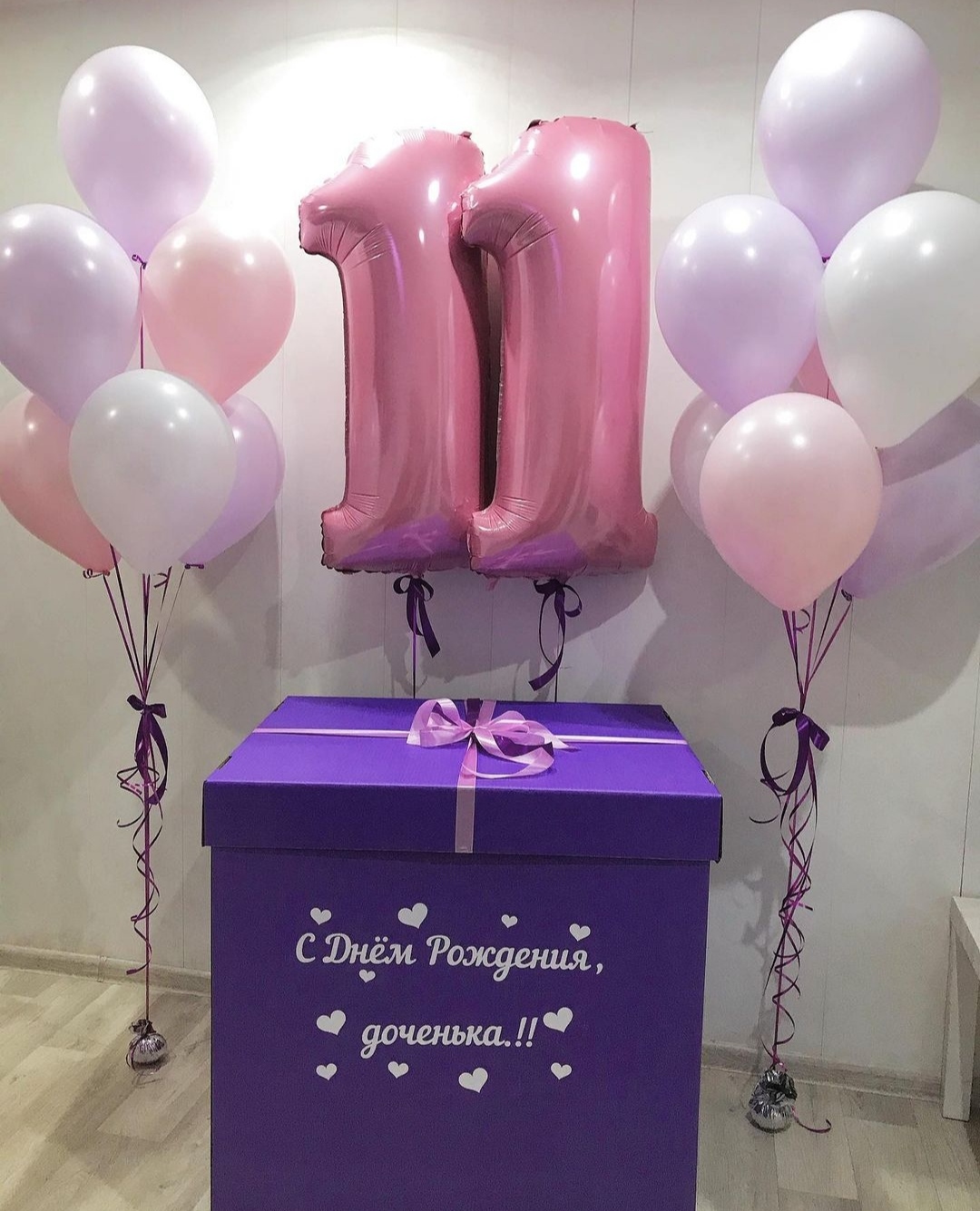 нежно-розовые шары с розовой фольгированной цифрой девочке на 11 лет