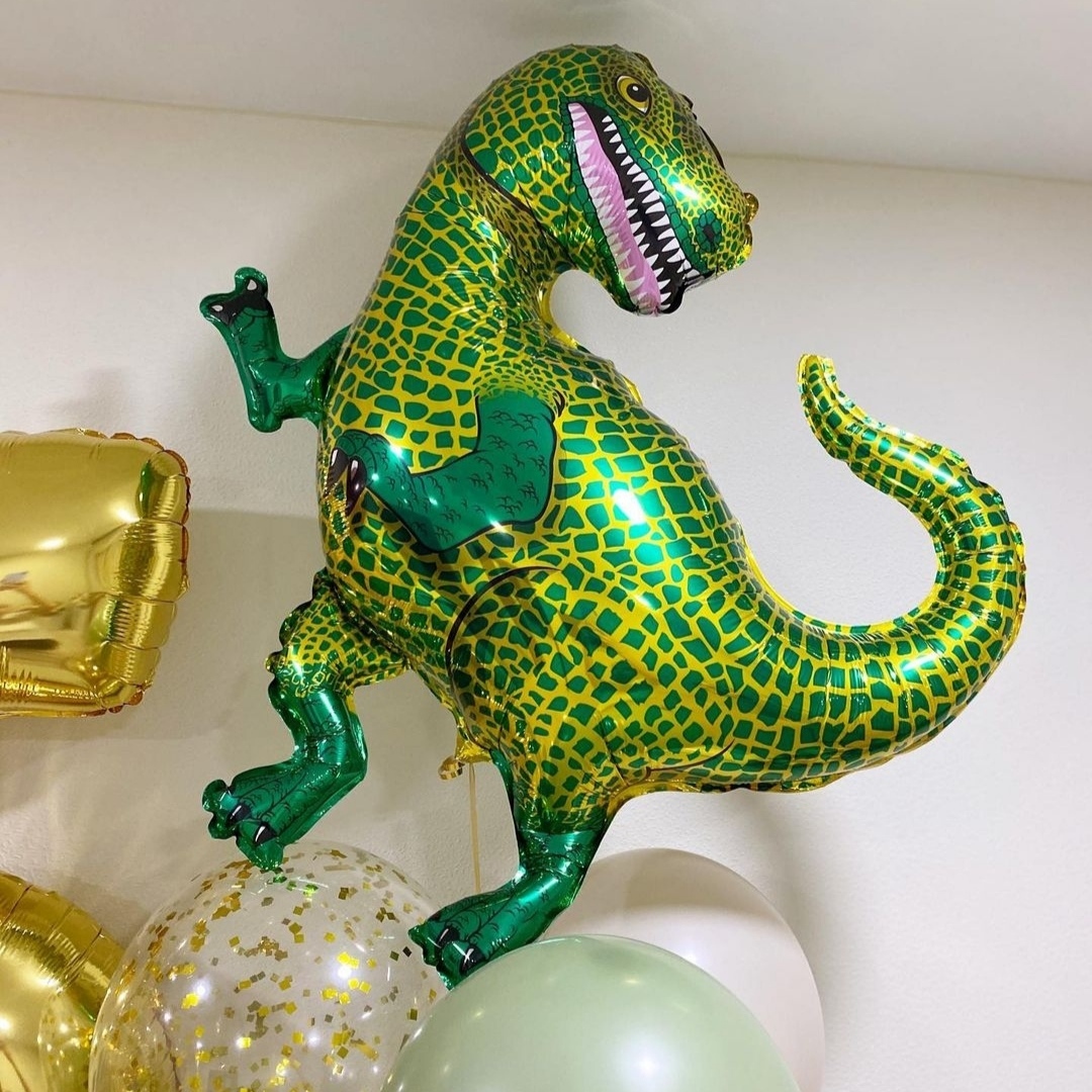 желтые и зеленые шары с динозаврами на 6 лет