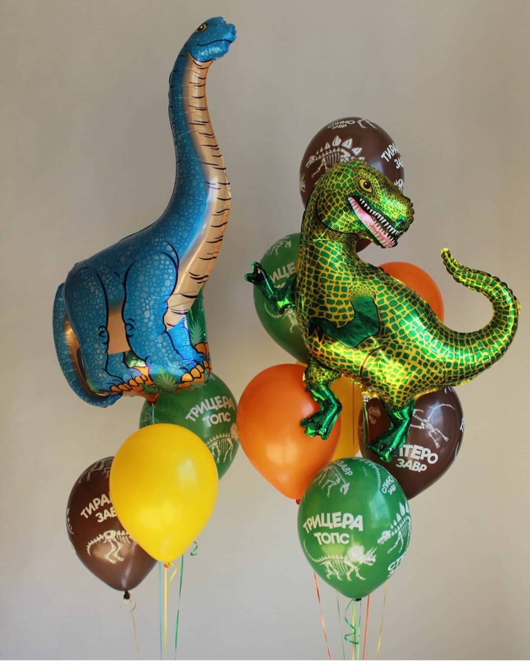 композиция из шаров диназавры