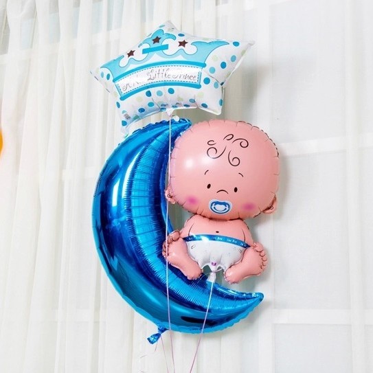 букет из шаров с фигурами малыша и месяца