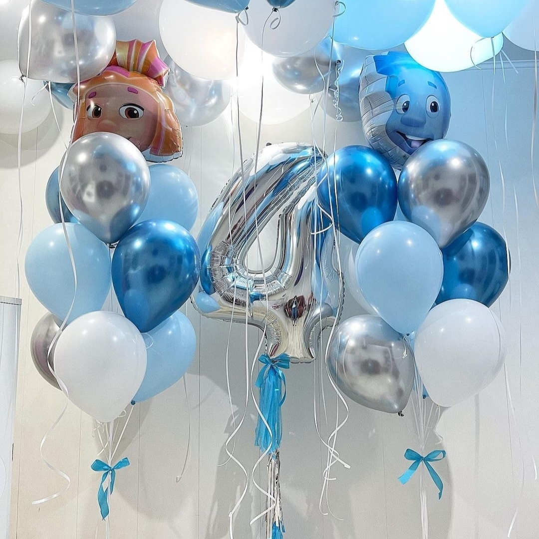 нежные голубые шары и фиксики на 4 годика