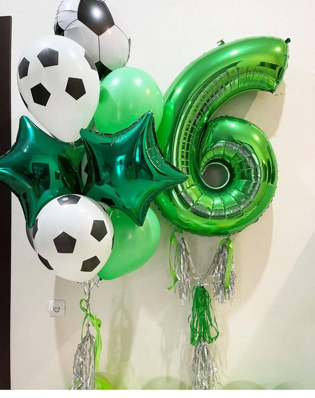 зеленые шары на 6 лет для мальчика в футбольном стиле