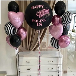 Черно-розовая композиция из шариков
