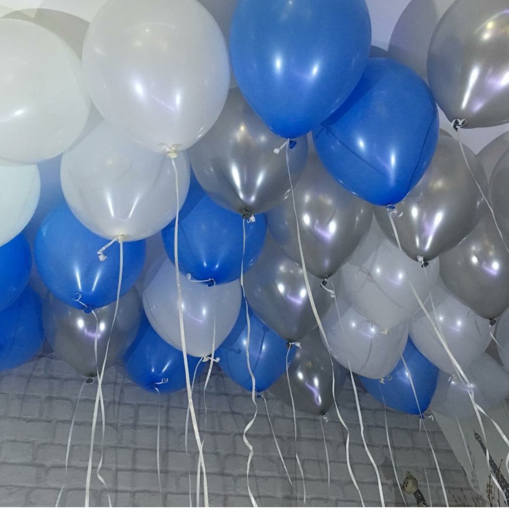 бело-синий набор шаров под потолок