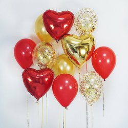 Букет из красно-золотых шаров с сердцами