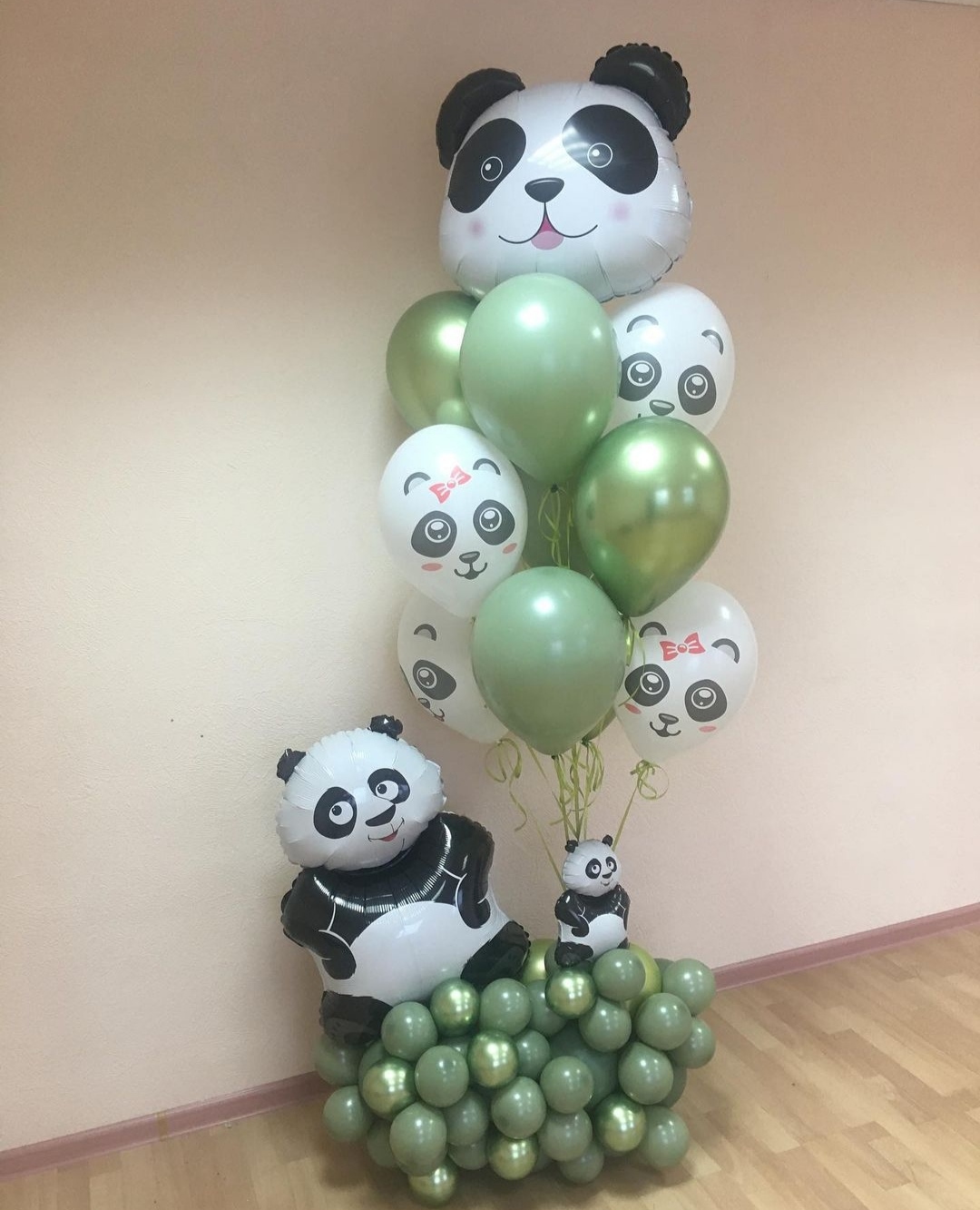 оливковые шары с шарами-пандами