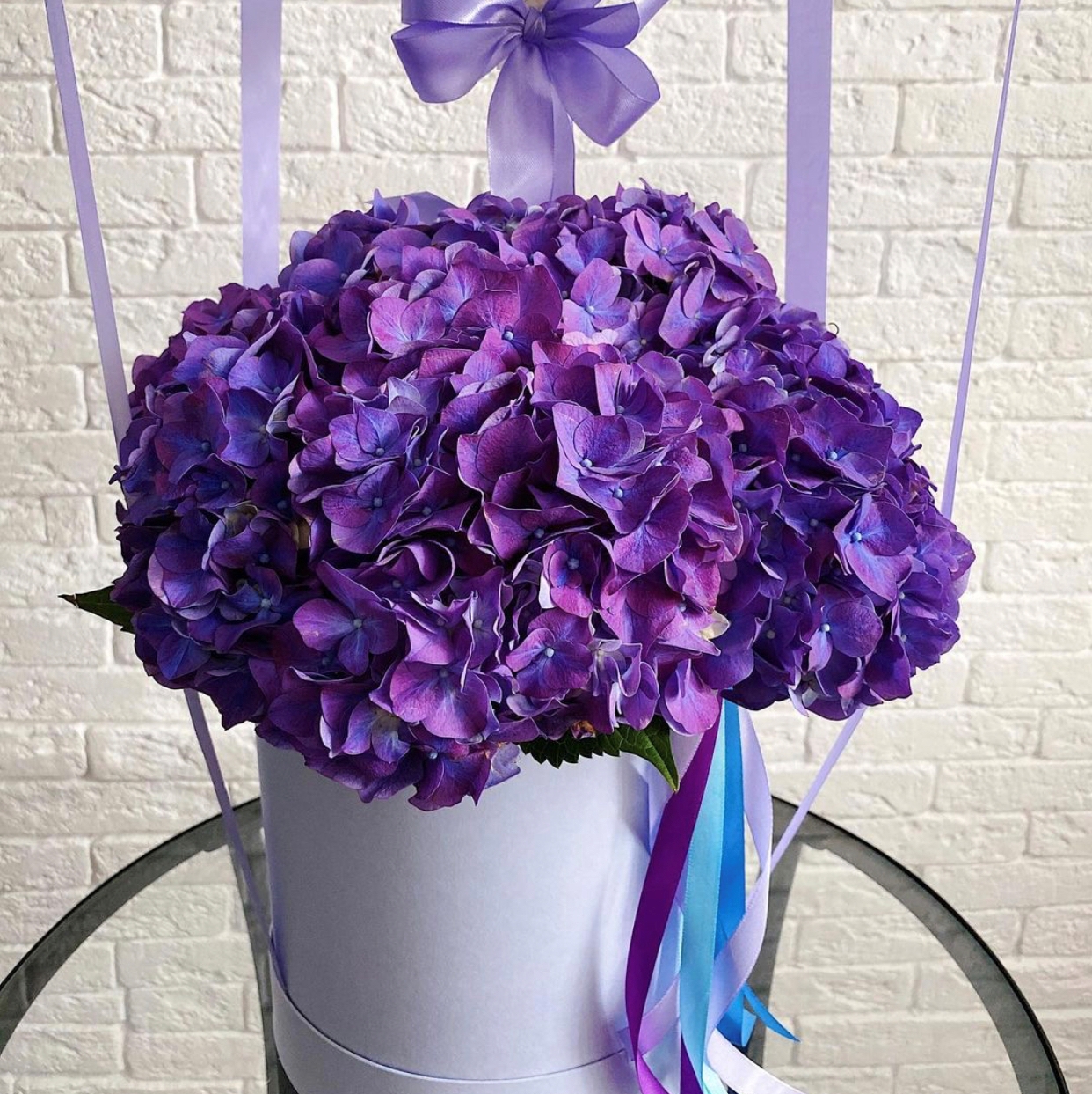 яркий подарочный набор с фиолетовыми цветами