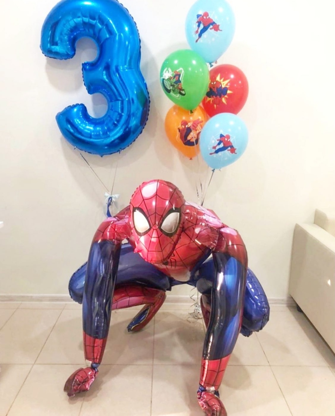 яркие шарики на 3 годика человек-паук