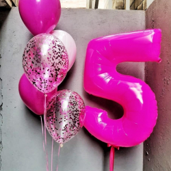 Яркие розовые и прозрачные шарики с конфети на 5 лет 