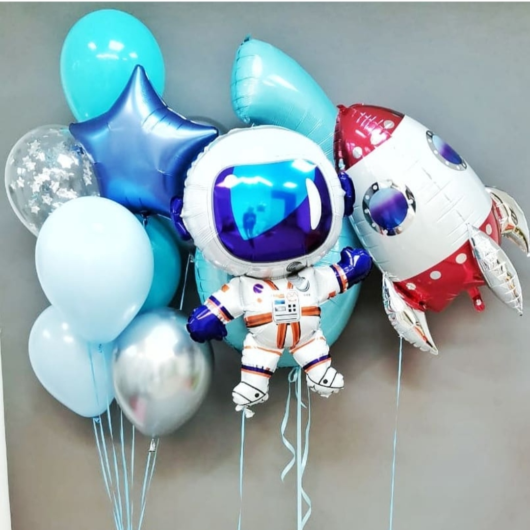 голубые шары для мальчика с космонавтом и ракетой