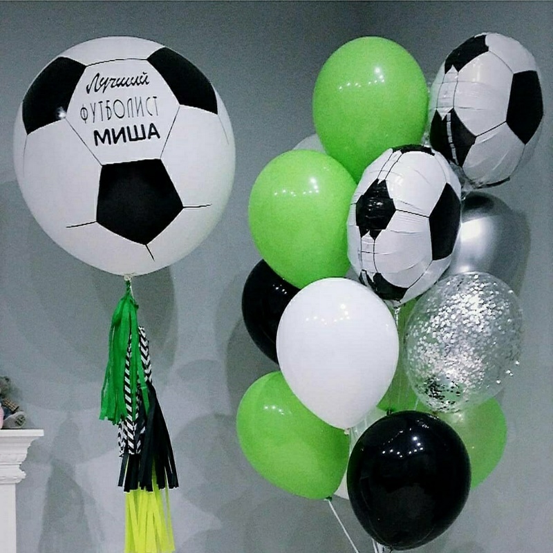 композиция из шаров в стиле футбол