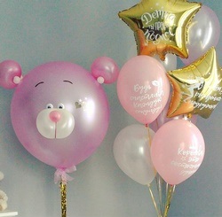 Композиция из шаров с розовым мишкой для девочки