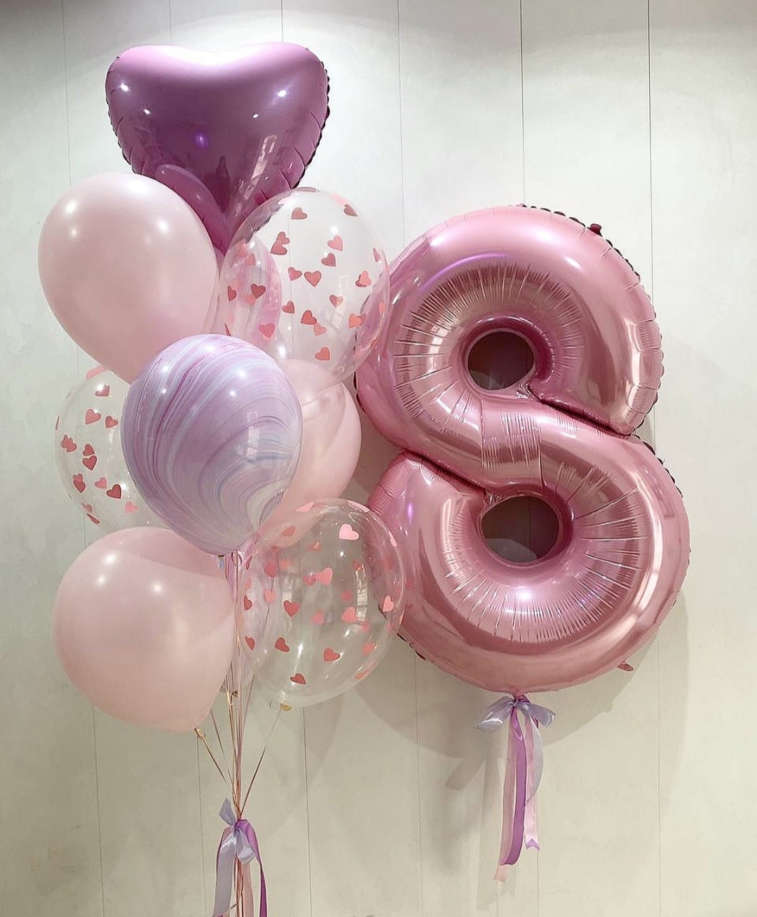 нежные шары в розовых тонах с фольгированной цифрой девочке на 8 лет