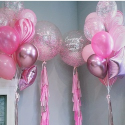 Композиция из розовых шаров для девочки
