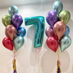 Фонтаны разноцветных металлических шаров с фольгированной цифрой