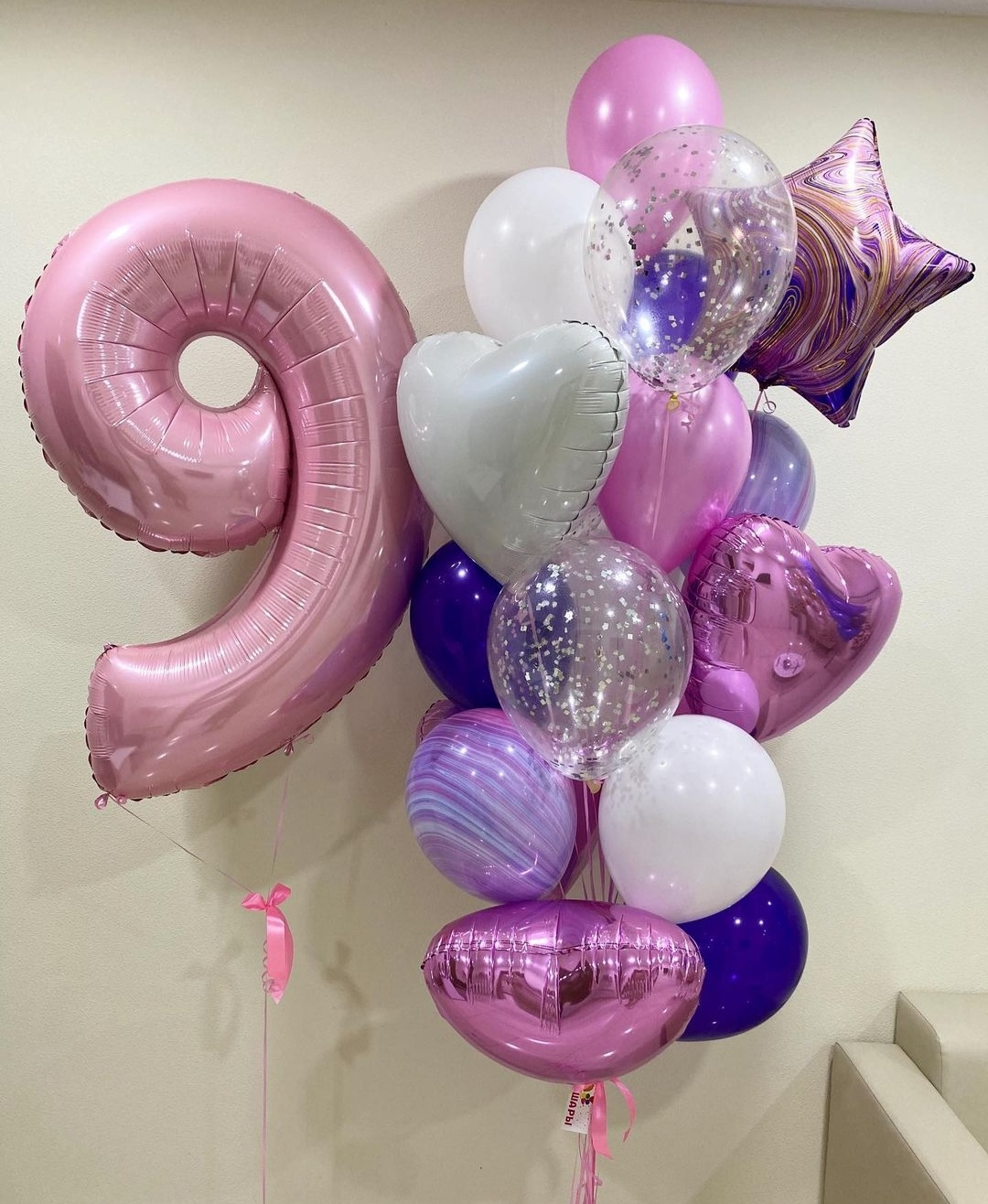 нежная сборка шаров в розовых тонах с фольгированной цифрой девочке на 9 лет