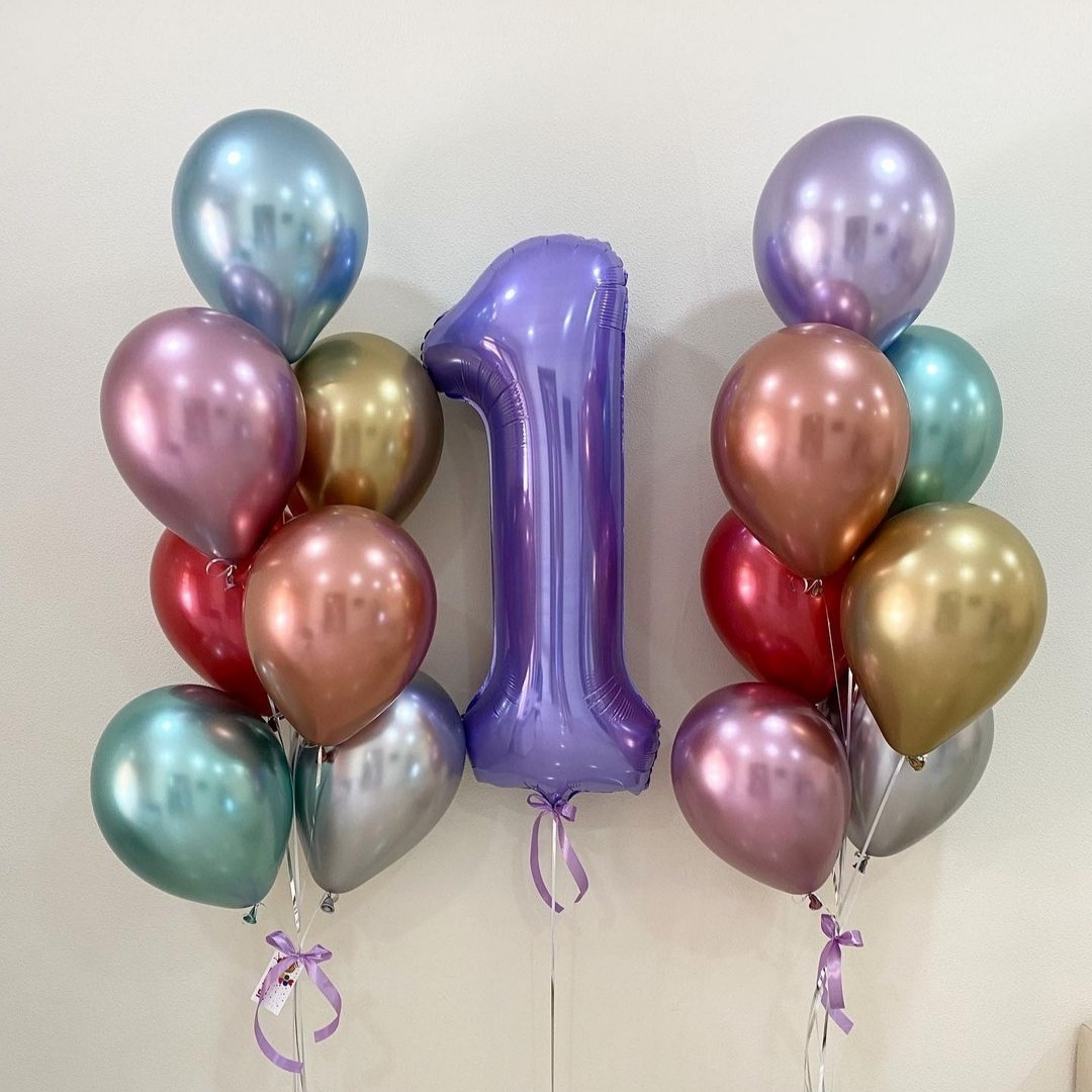 фиолетовая цифра с разноцветными металлическими шариками