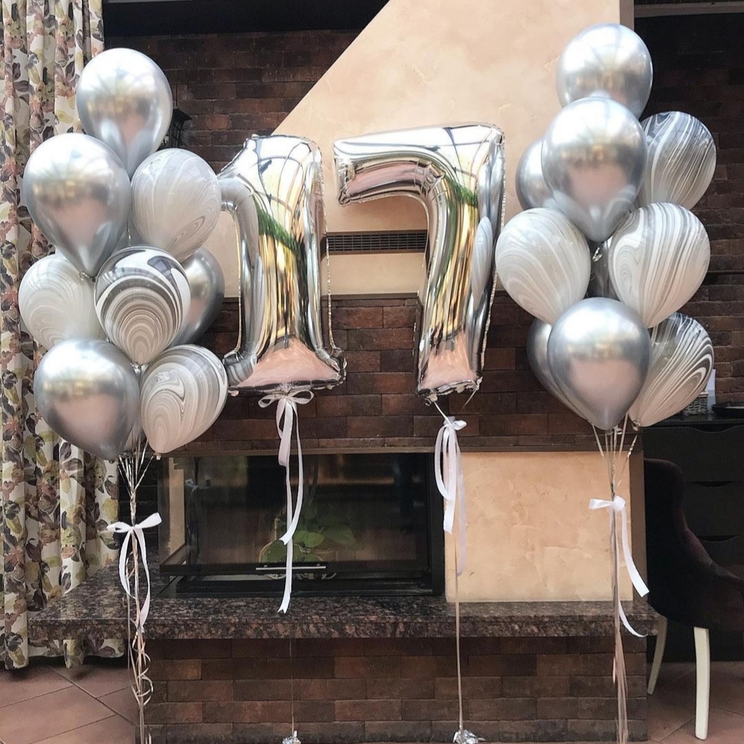 серебряные шары с разводами на 17-летие