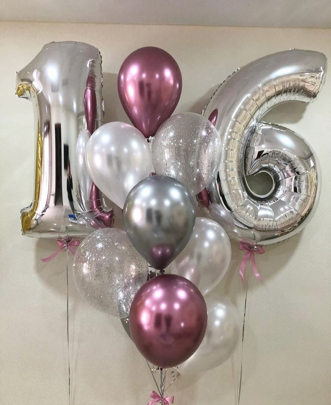 стильные серебряные и фиолетовые шары на 16 лет девушке