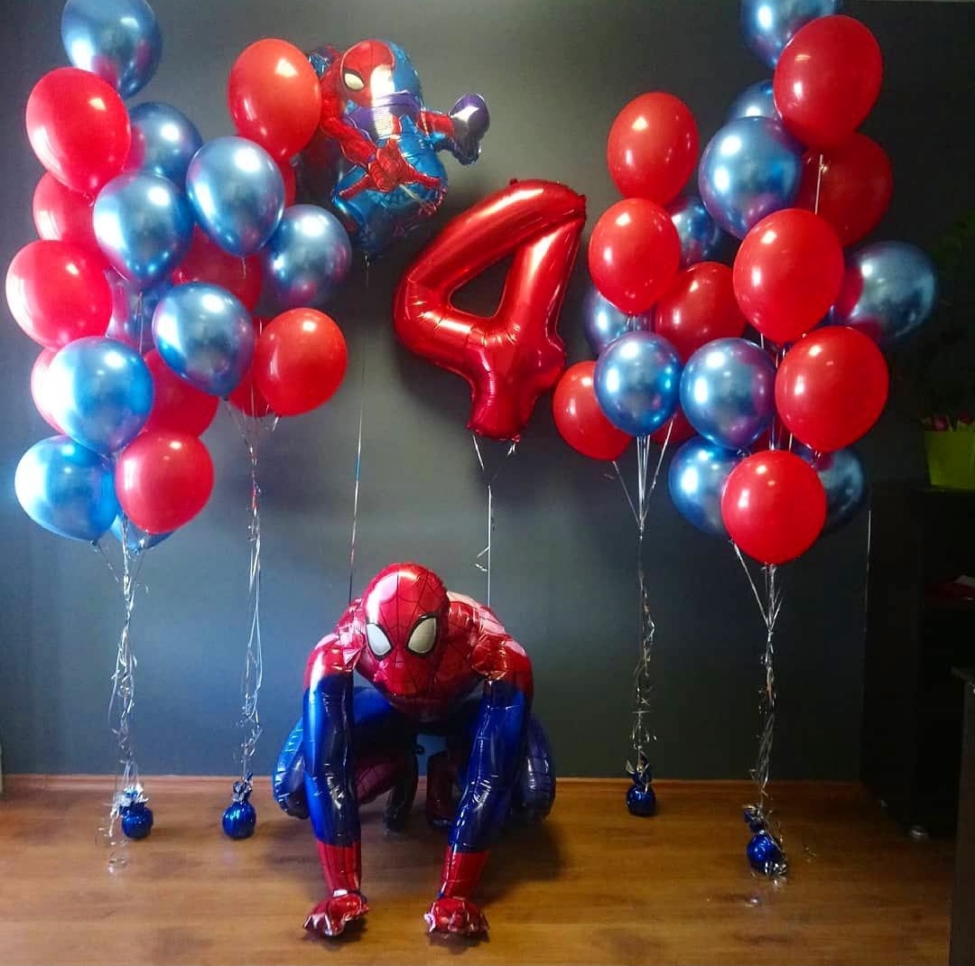 красные и синие металлические шары человек-паук
