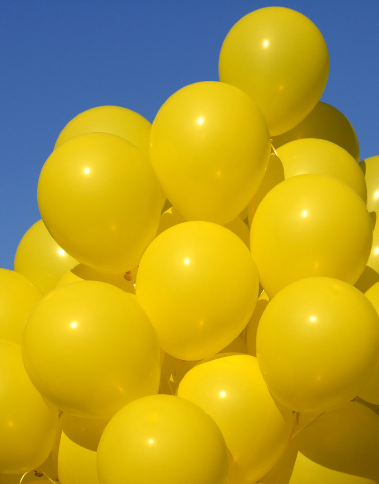 желтые шарики с гелием