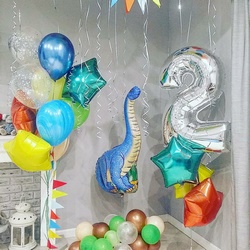Композиция из шаров с динозаврами на день рождения ребенка